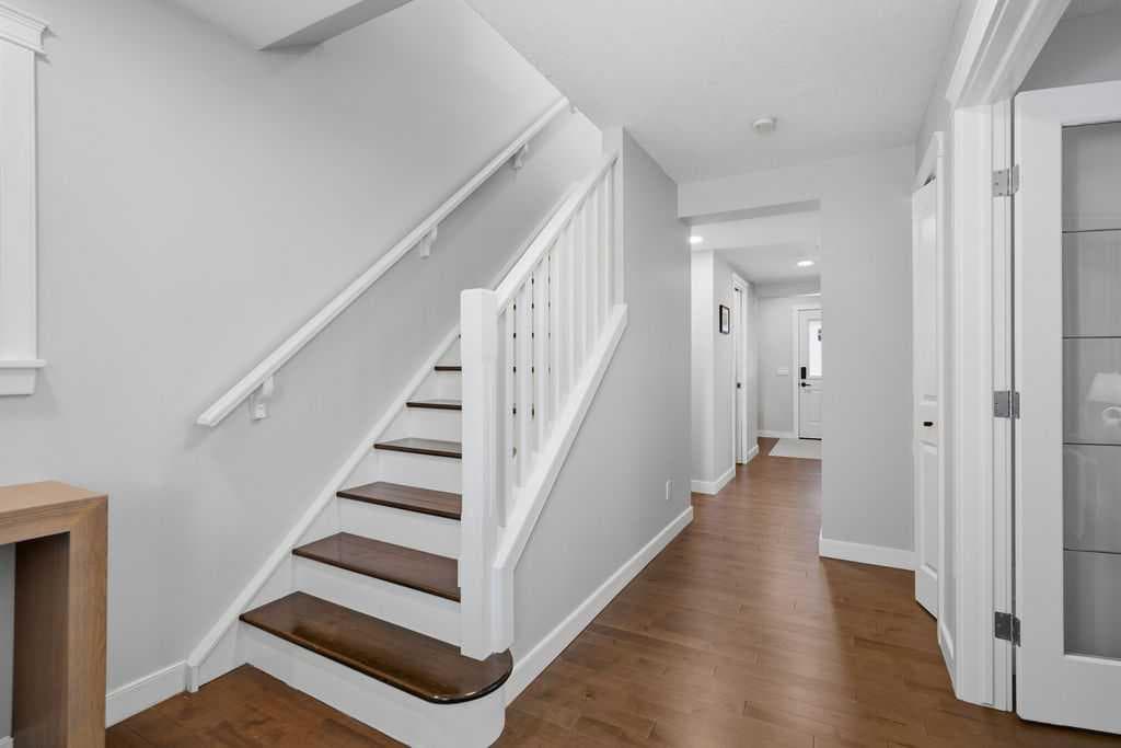 87 Couture Crescent SW