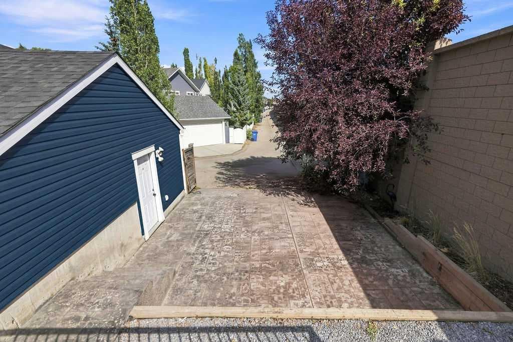 87 Couture Crescent SW