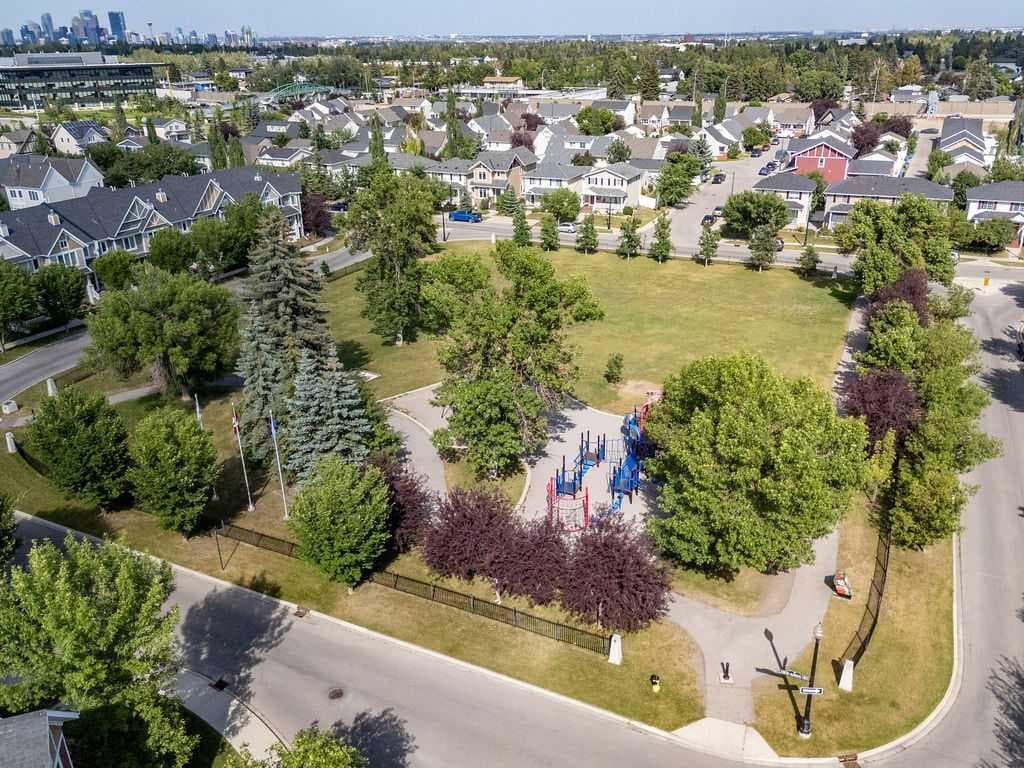 87 Couture Crescent SW