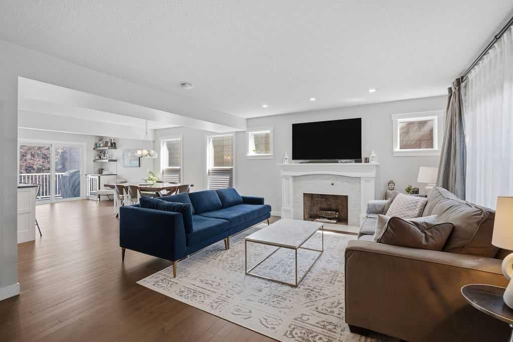 87 Couture Crescent SW