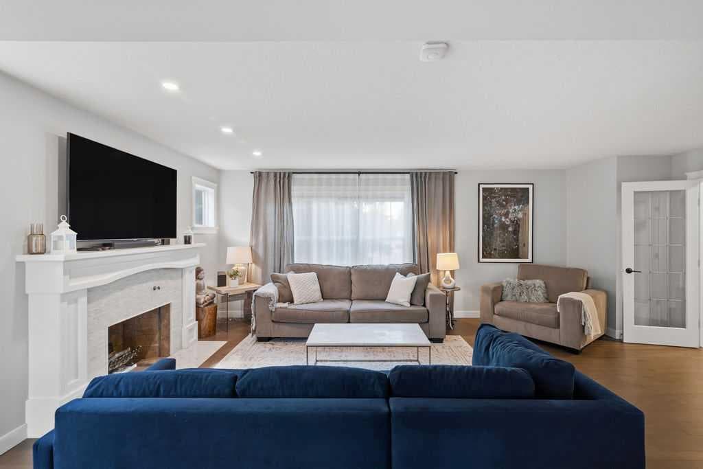 87 Couture Crescent SW
