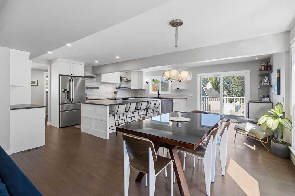 87 Couture Crescent SW