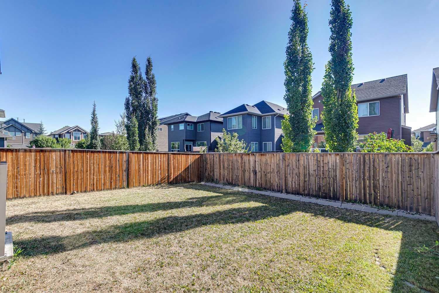 92 Cougar Ridge Close SW