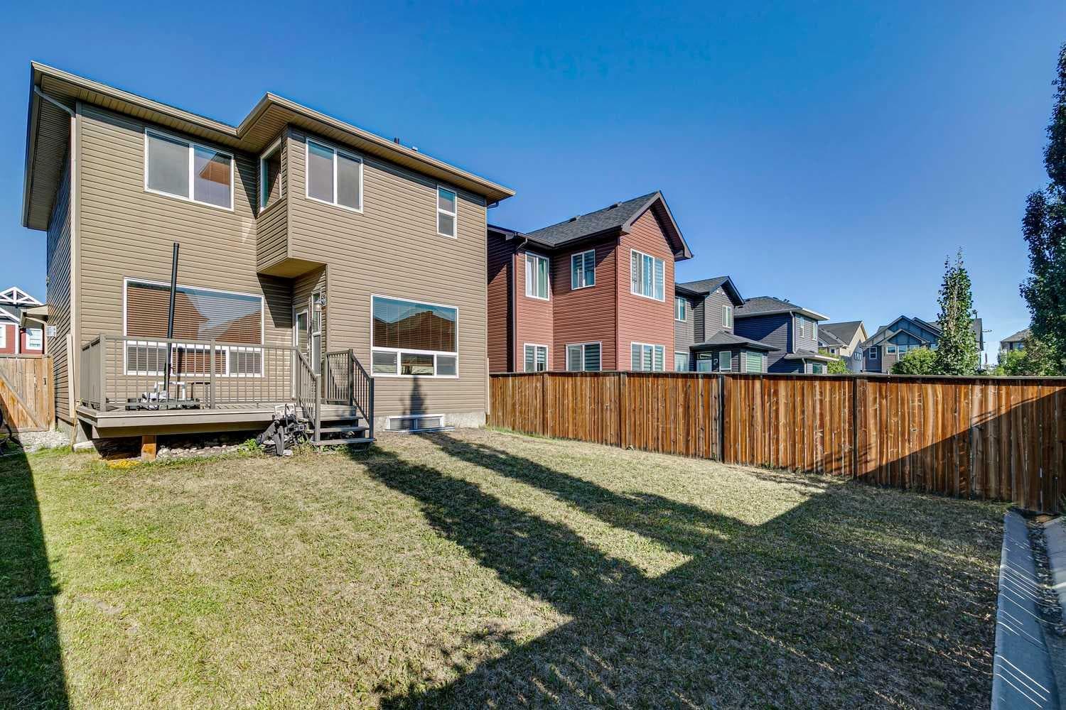 92 Cougar Ridge Close SW