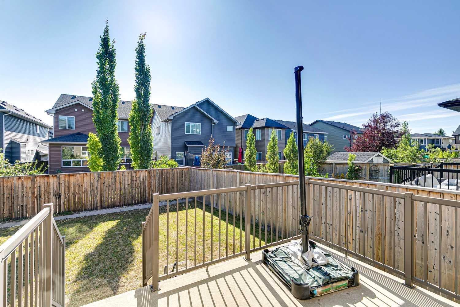92 Cougar Ridge Close SW