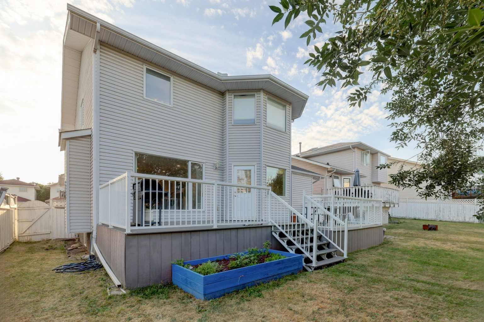 215 Arbour Ridge Way NW