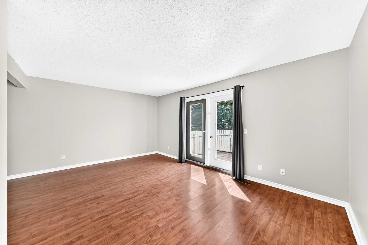 315 Georgian Villas NE