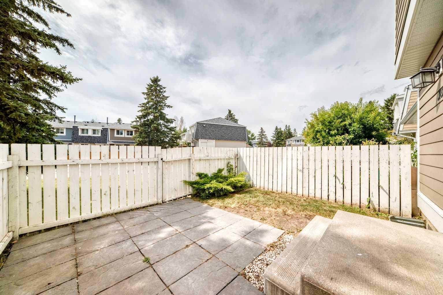 315 Georgian Villas NE