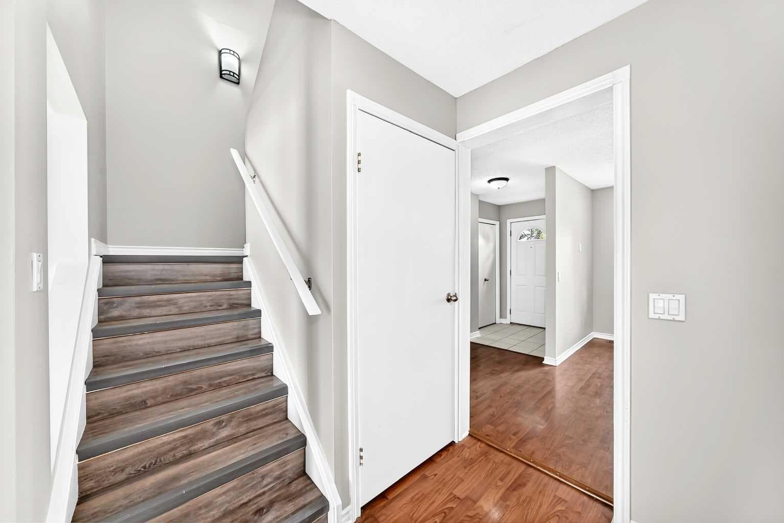 315 Georgian Villas NE