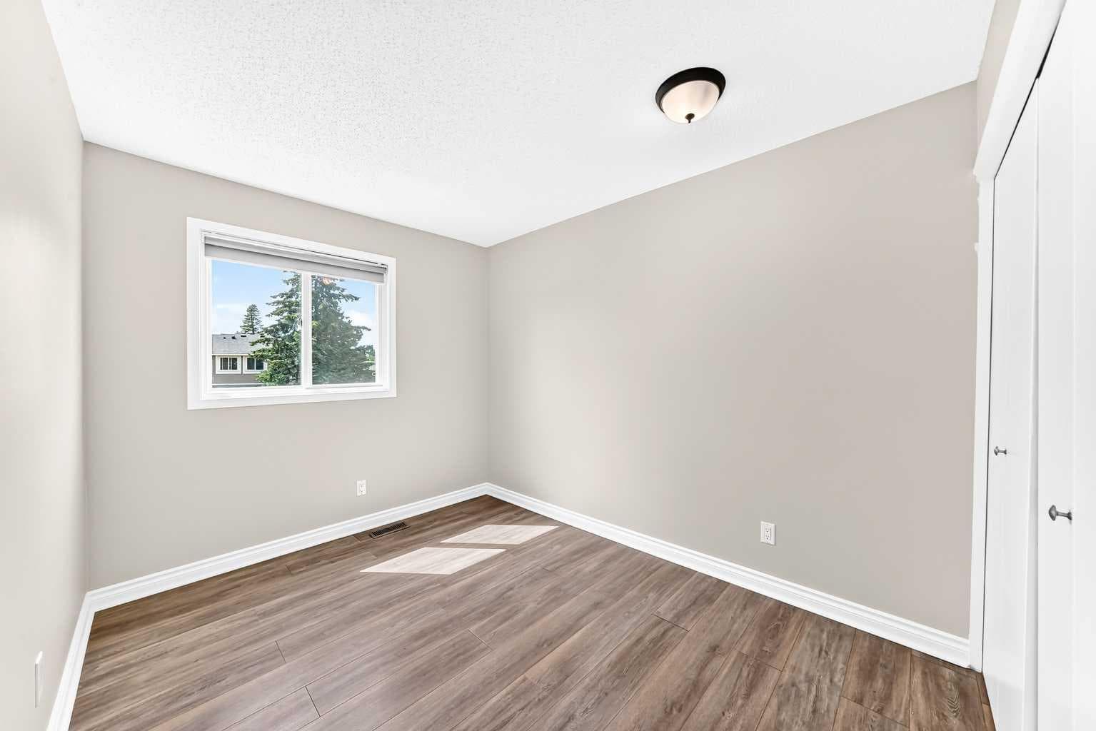 315 Georgian Villas NE