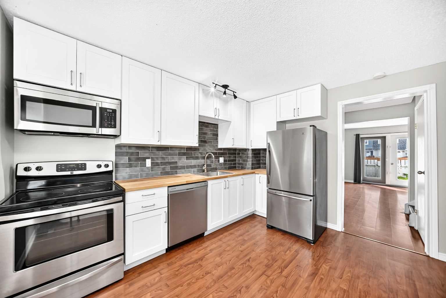 315 Georgian Villas NE