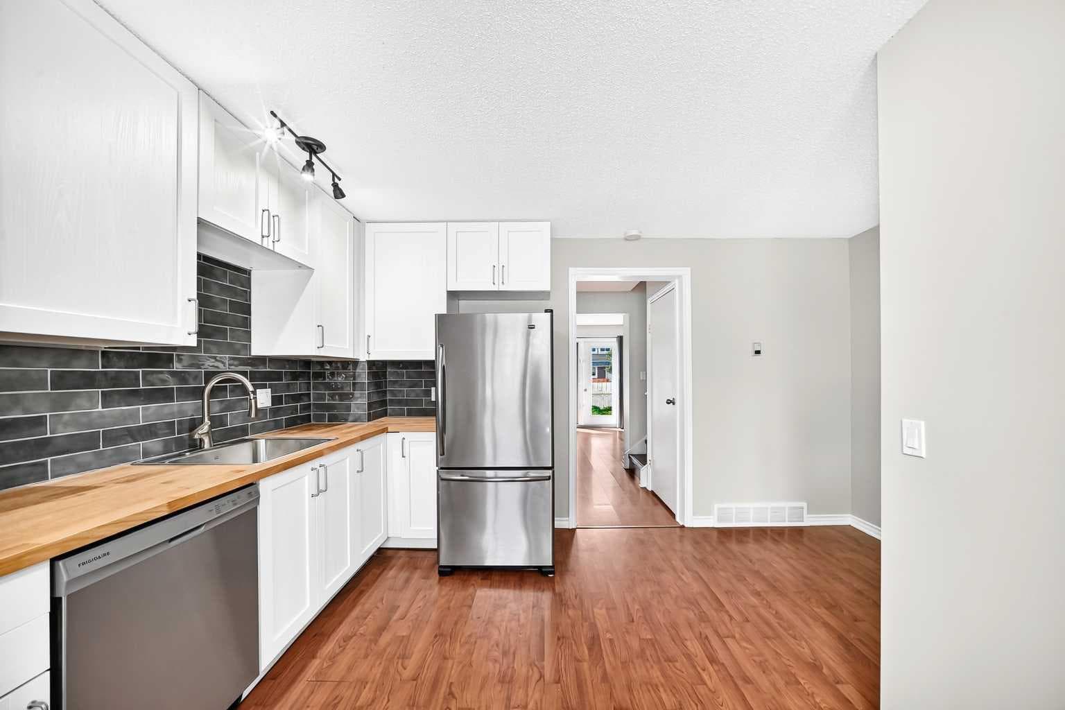 315 Georgian Villas NE