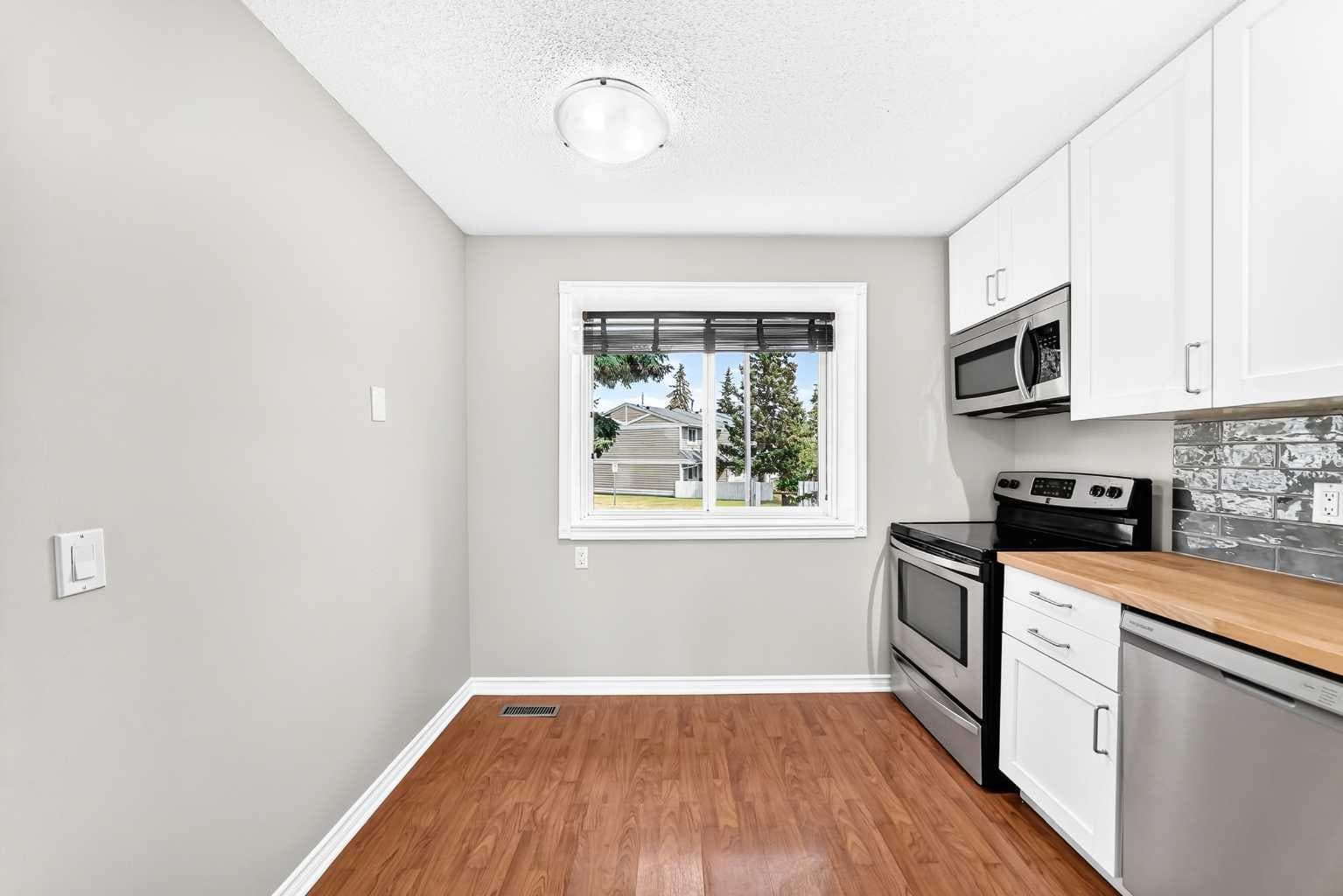 315 Georgian Villas NE