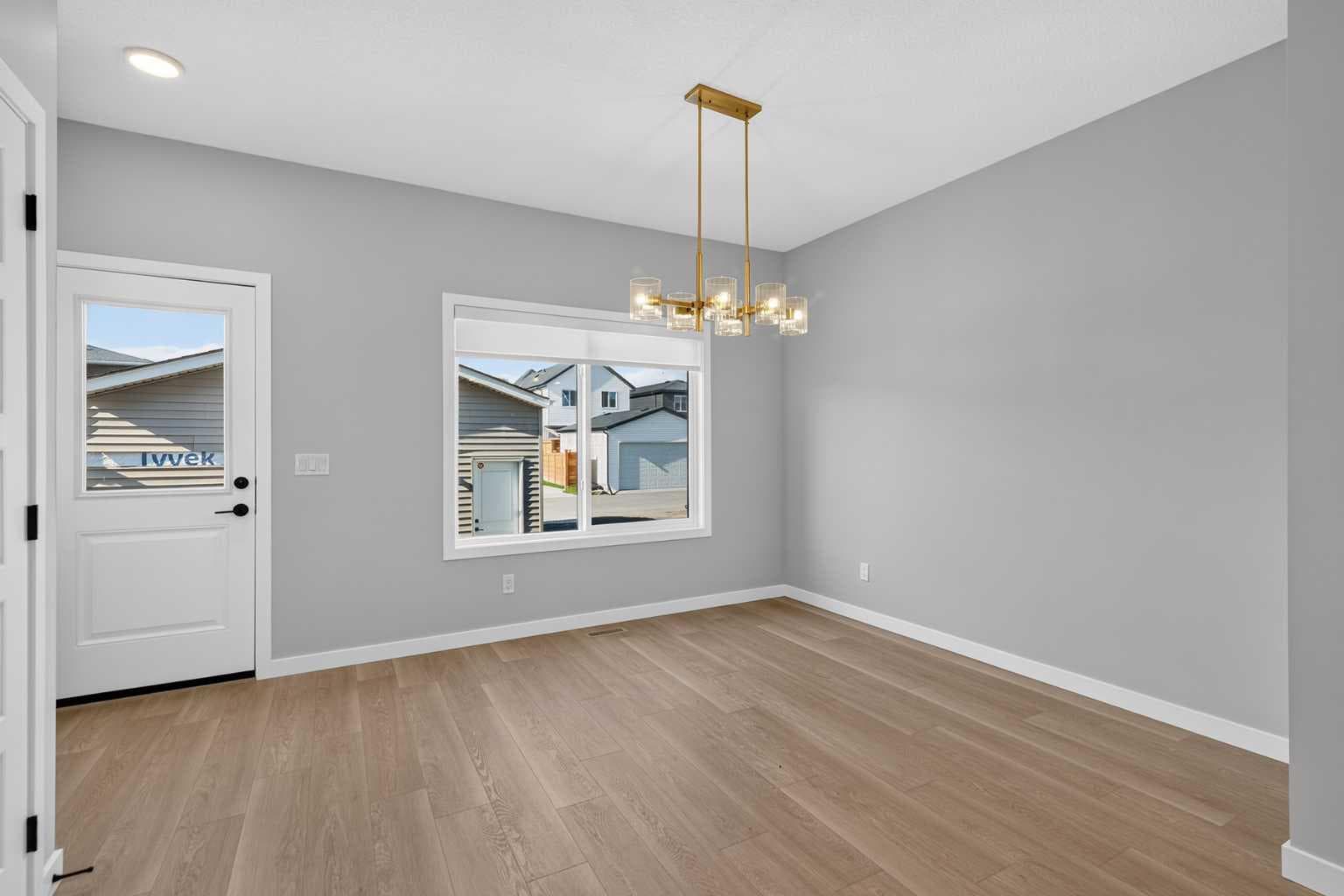 22 Chinook Winds Court SW