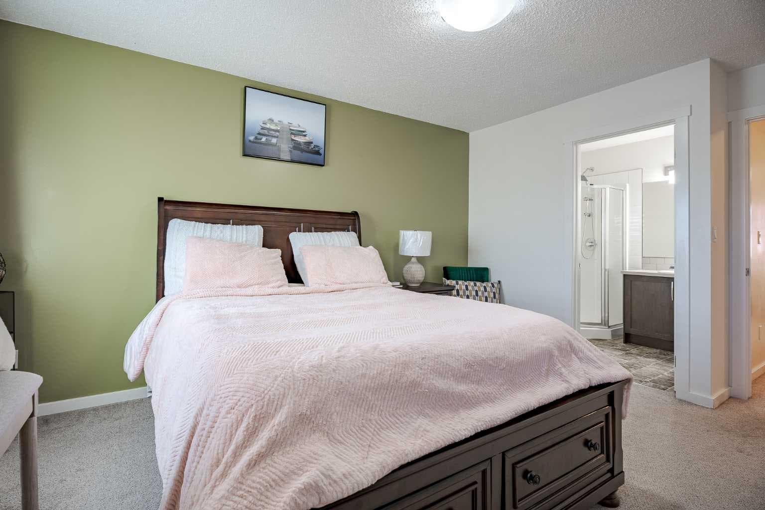 202, 2400 Ravenswood View SE