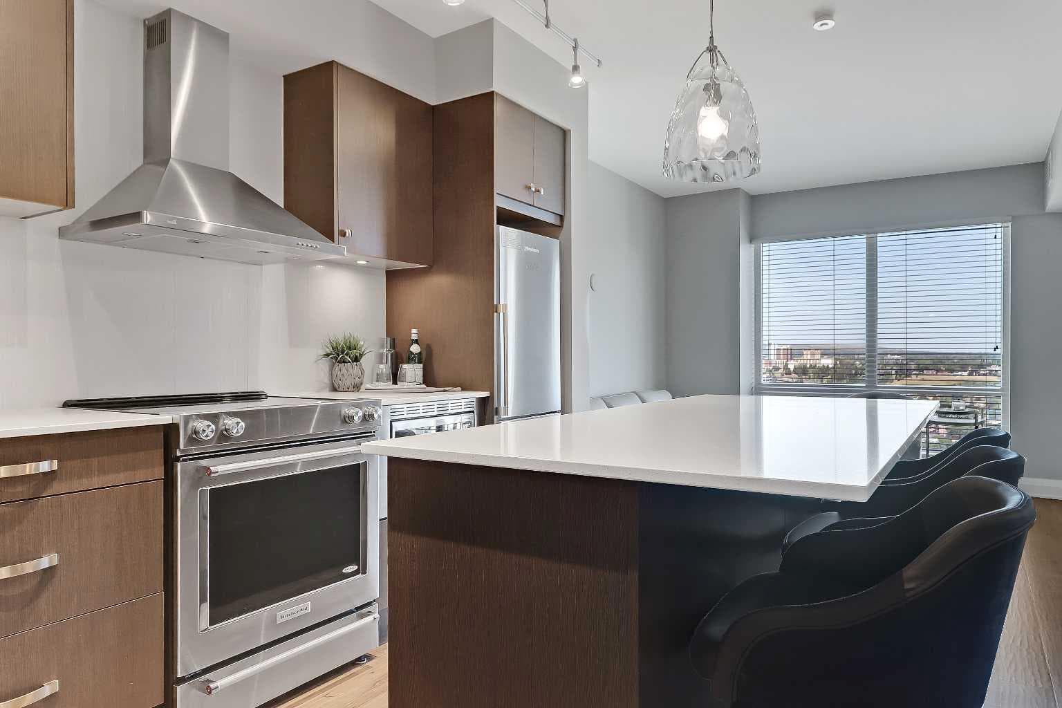 2304, 930 6 Avenue SW