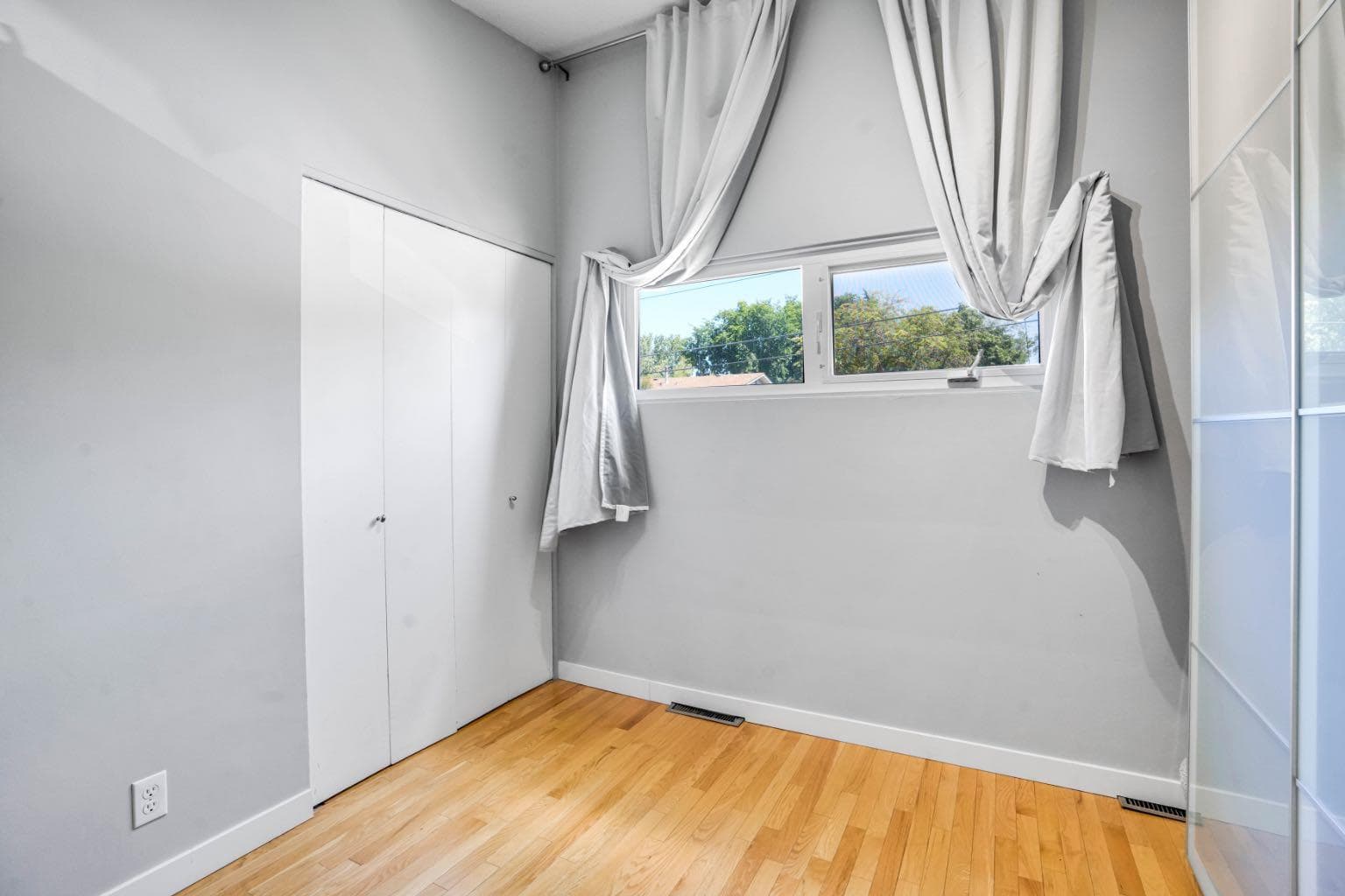 116 Selkirk Drive SW