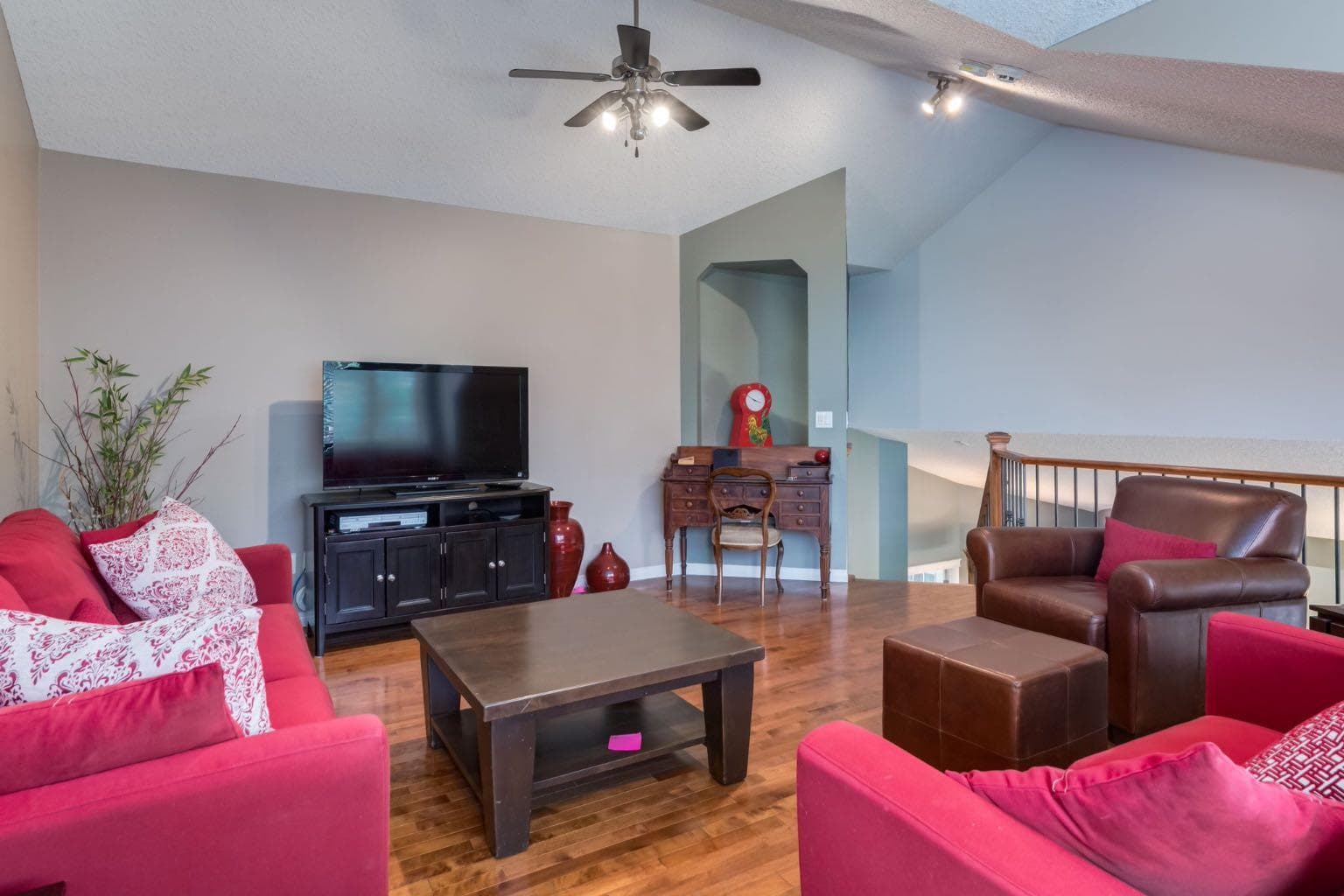 218 Springbank Villas SW