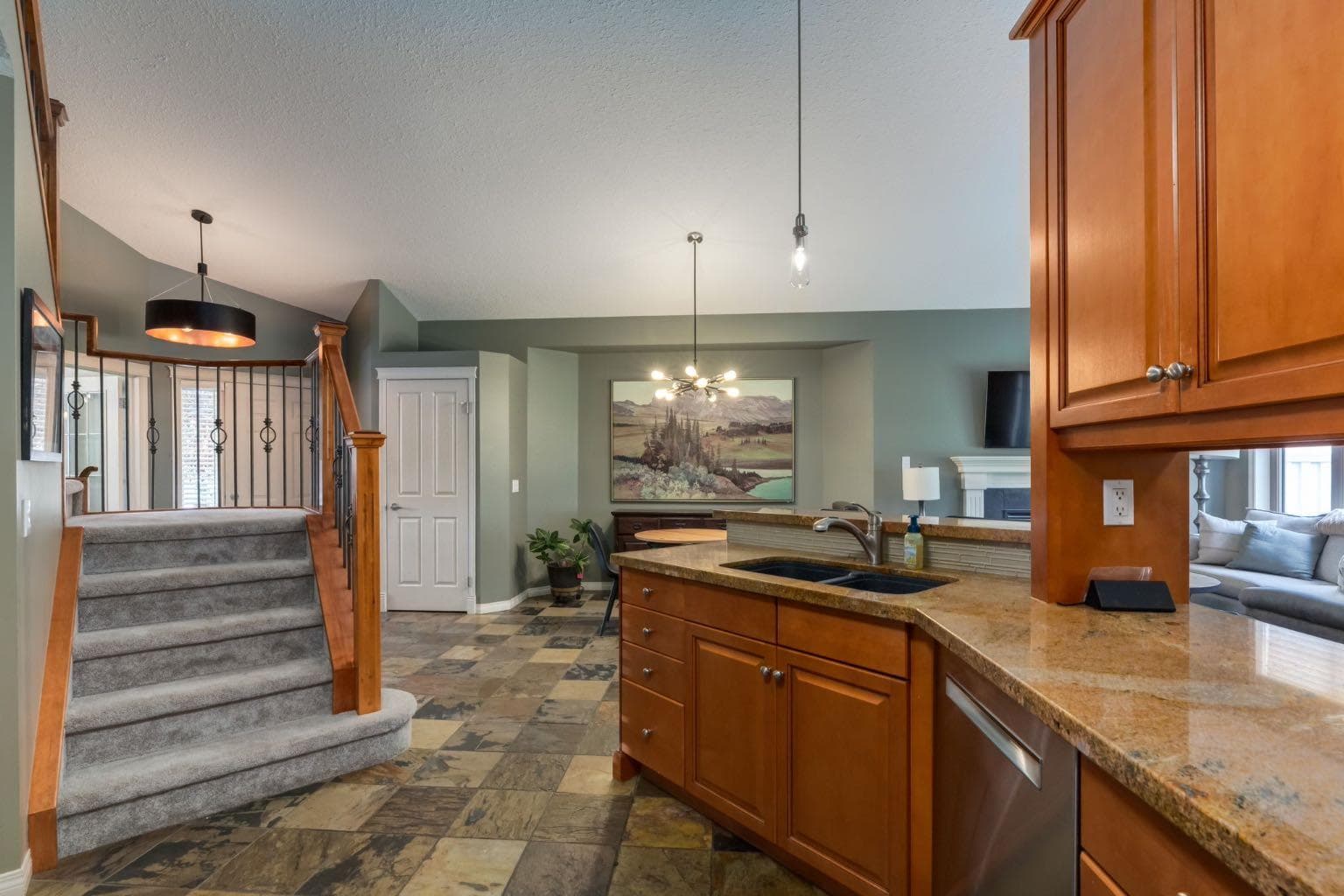218 Springbank Villas SW