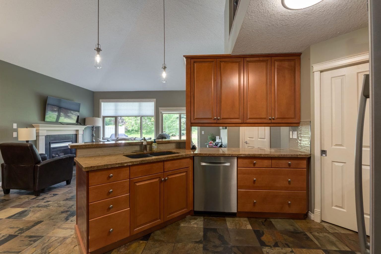 218 Springbank Villas SW