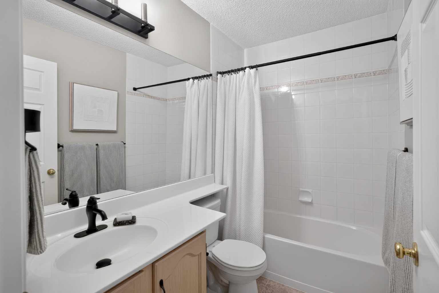 204, 39 Hidden Creek Place NW