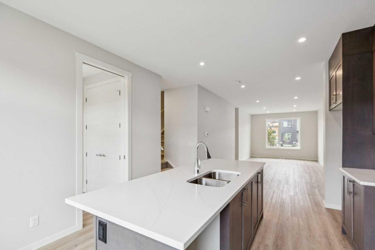 225 Vantage Drive 