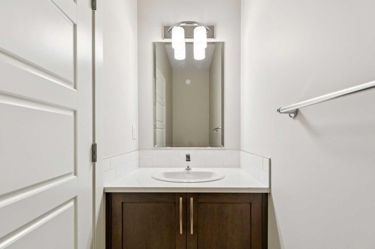 225 Vantage Drive 