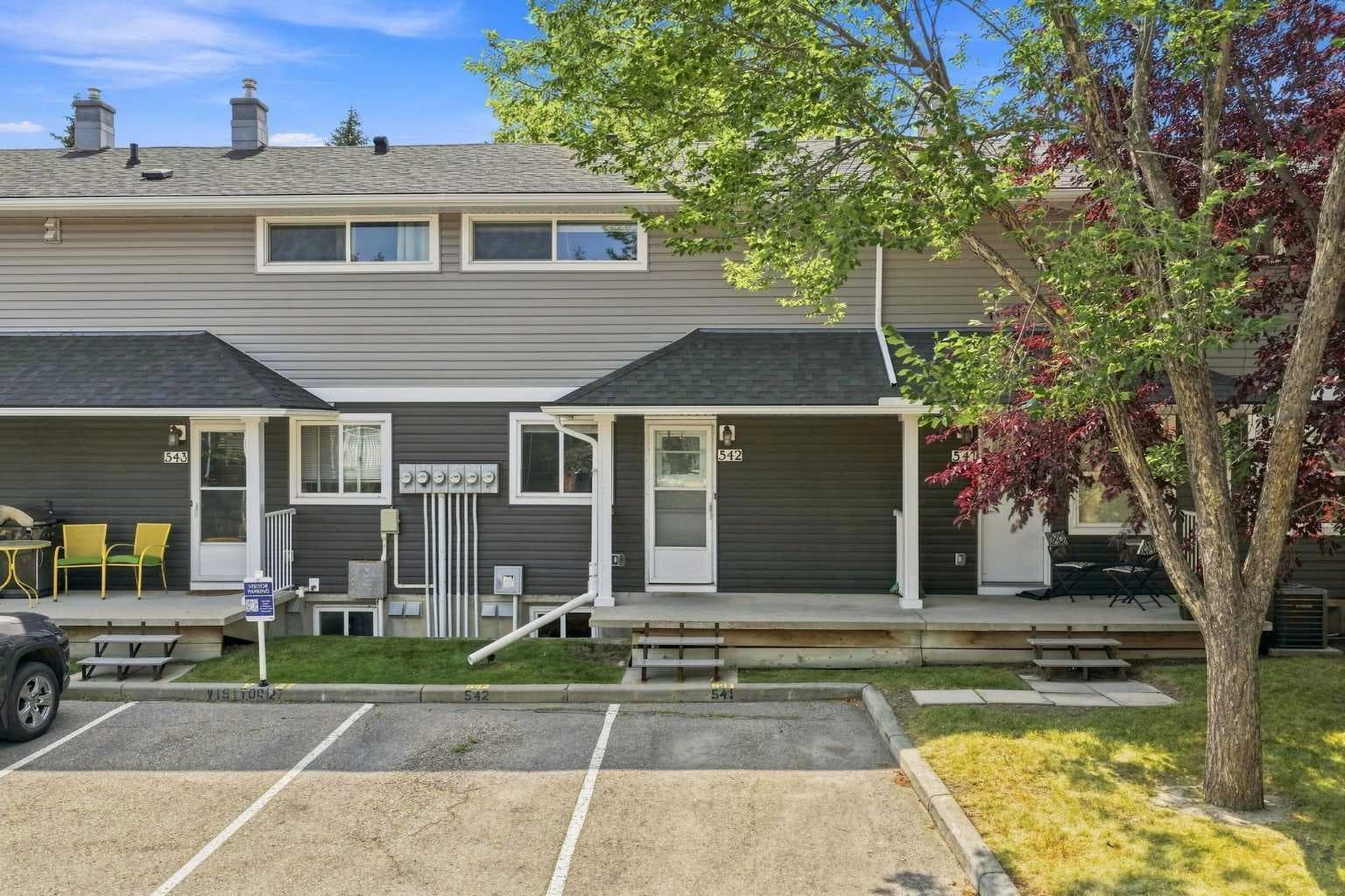 542 Regal Park NE