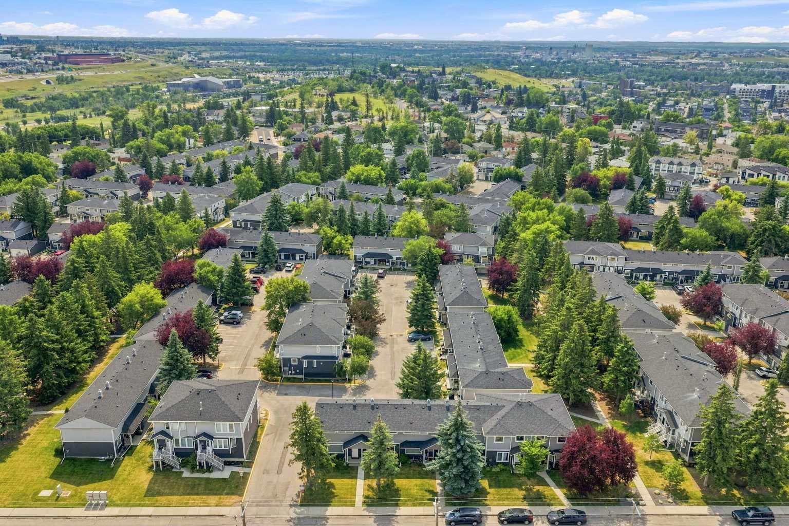 542 Regal Park NE