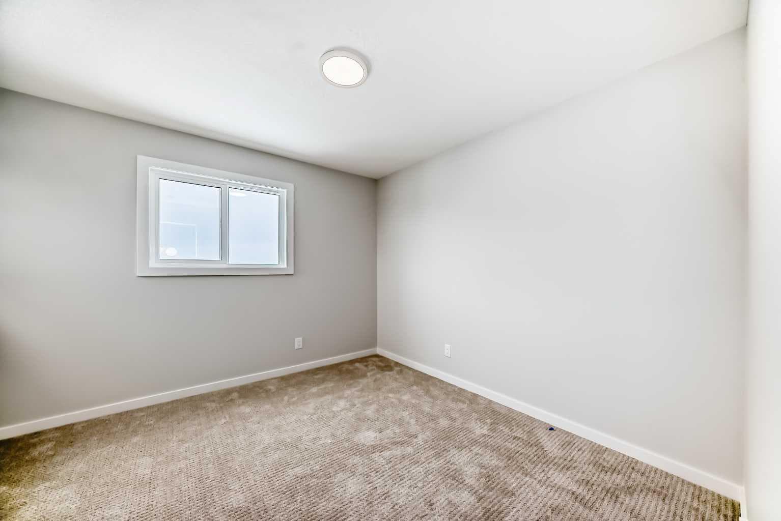 2084 Lancaster Heights SE