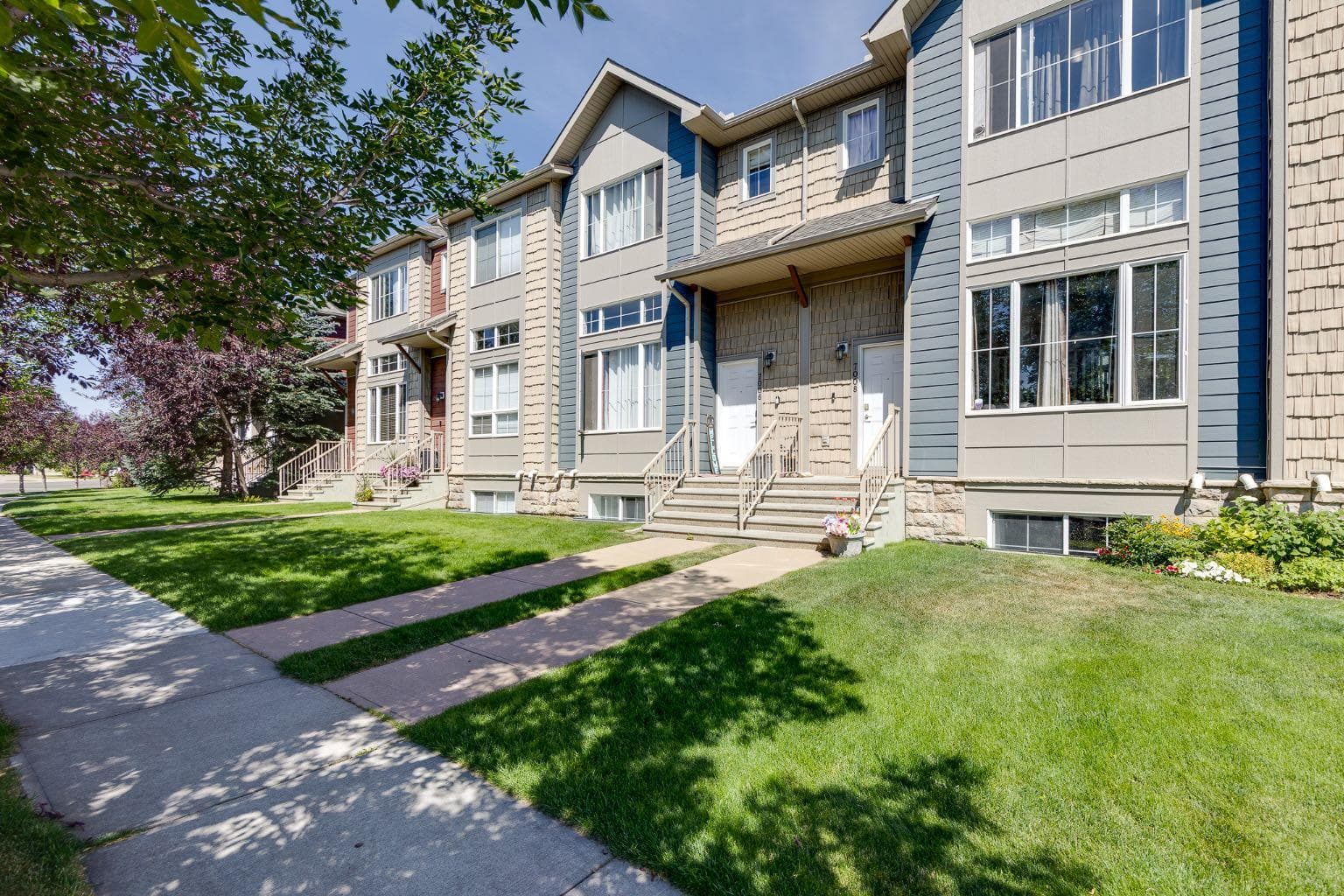 7008, 2370 Bayside Road SW