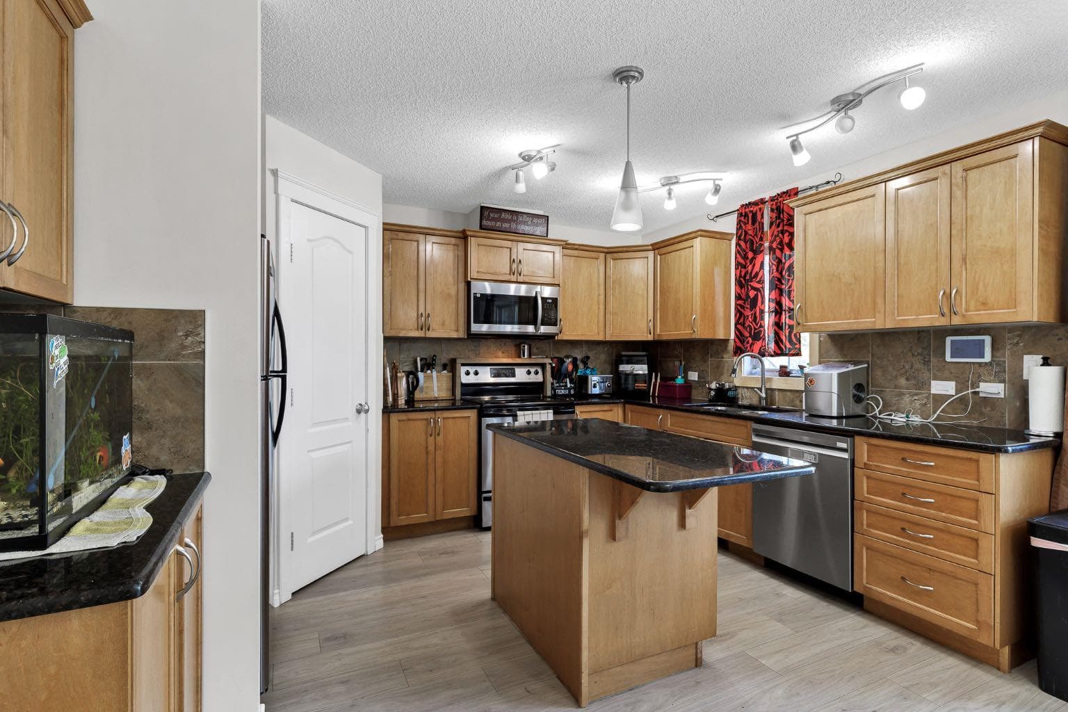 7008, 2370 Bayside Road SW