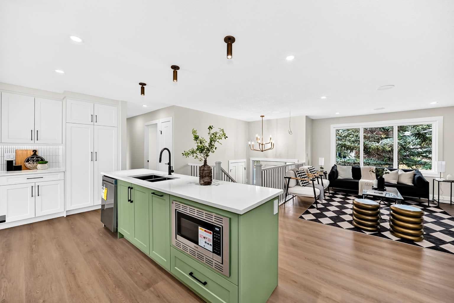 307 Silverthorn Way NW