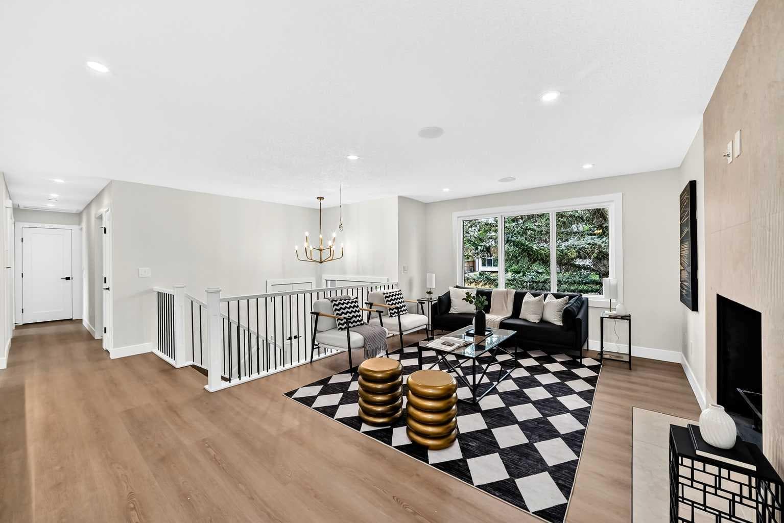 307 Silverthorn Way NW
