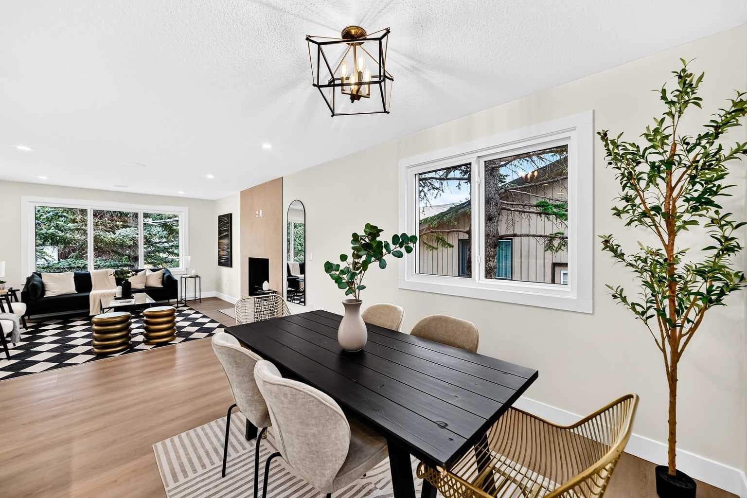 307 Silverthorn Way NW