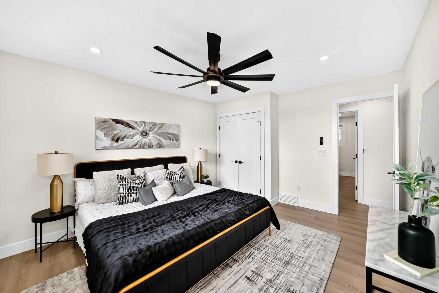 307 Silverthorn Way NW
