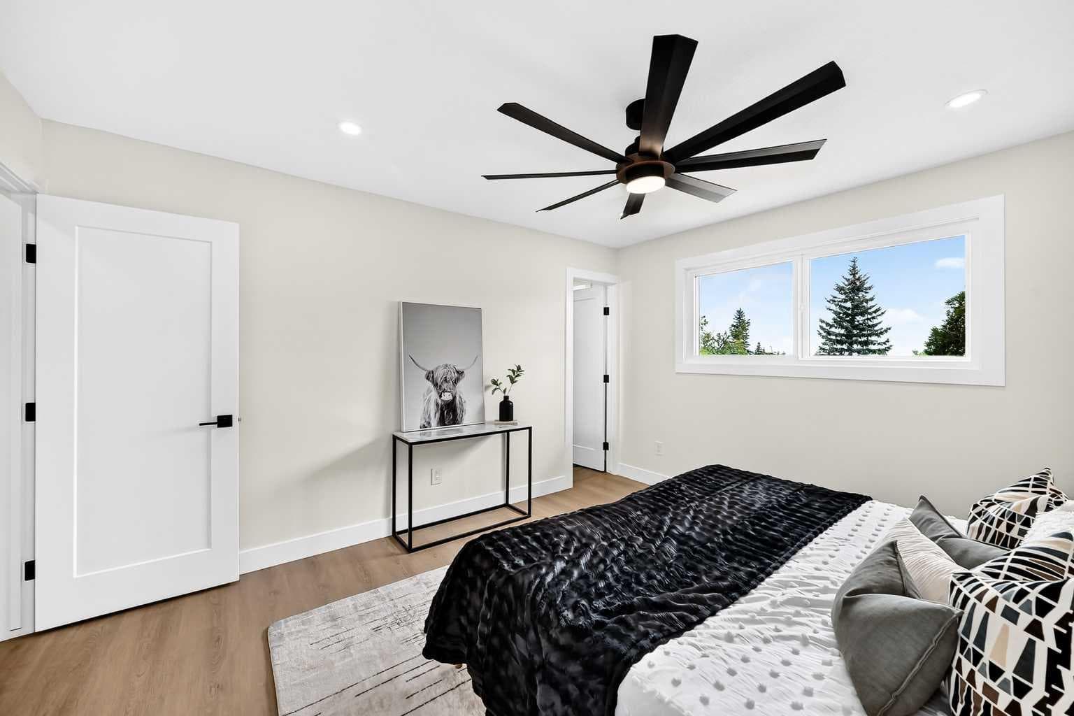 307 Silverthorn Way NW