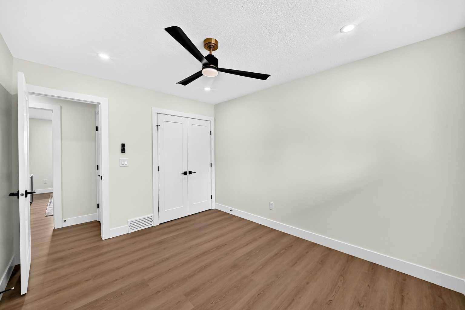 307 Silverthorn Way NW