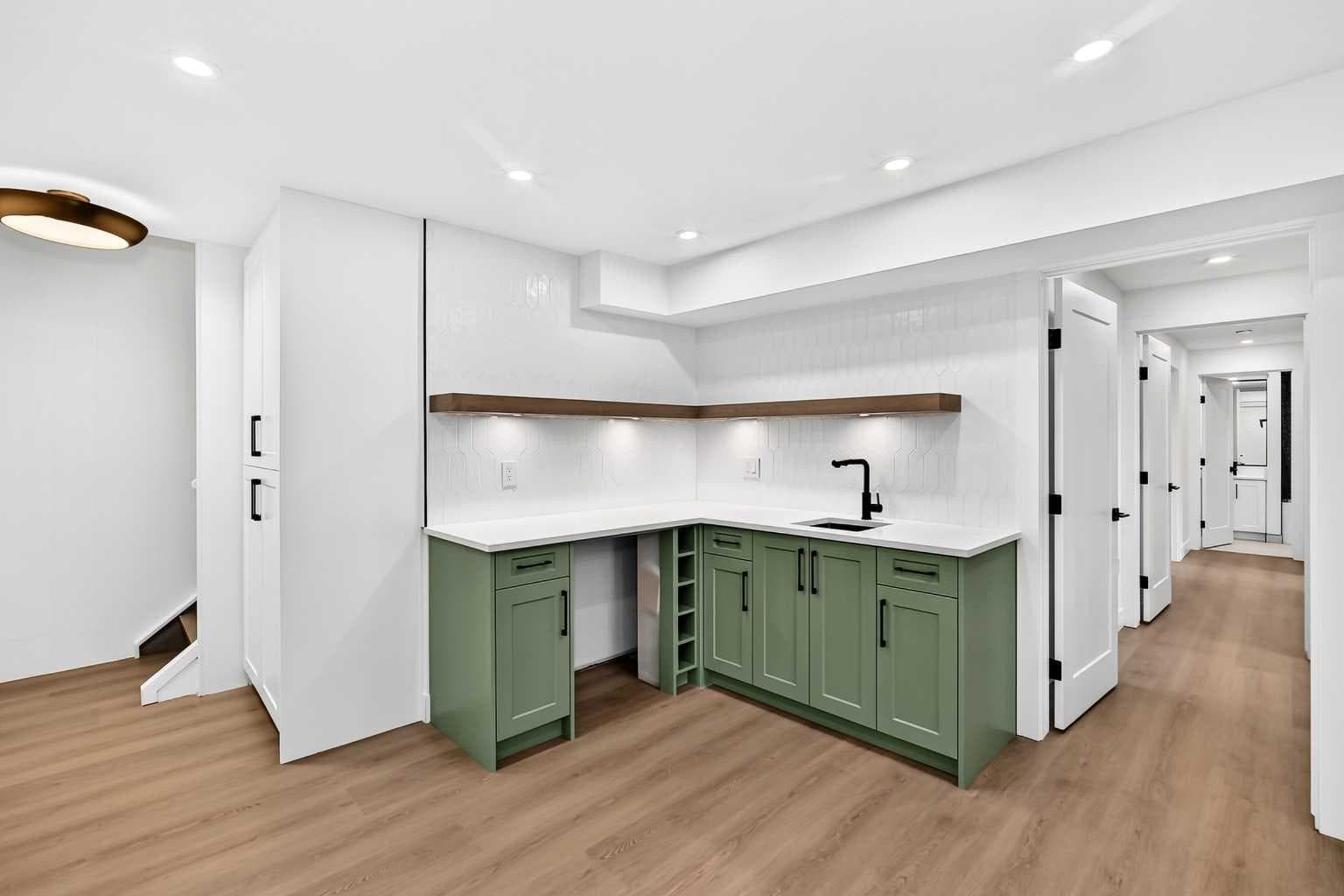 307 Silverthorn Way NW