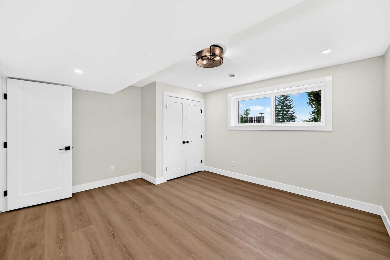 307 Silverthorn Way NW