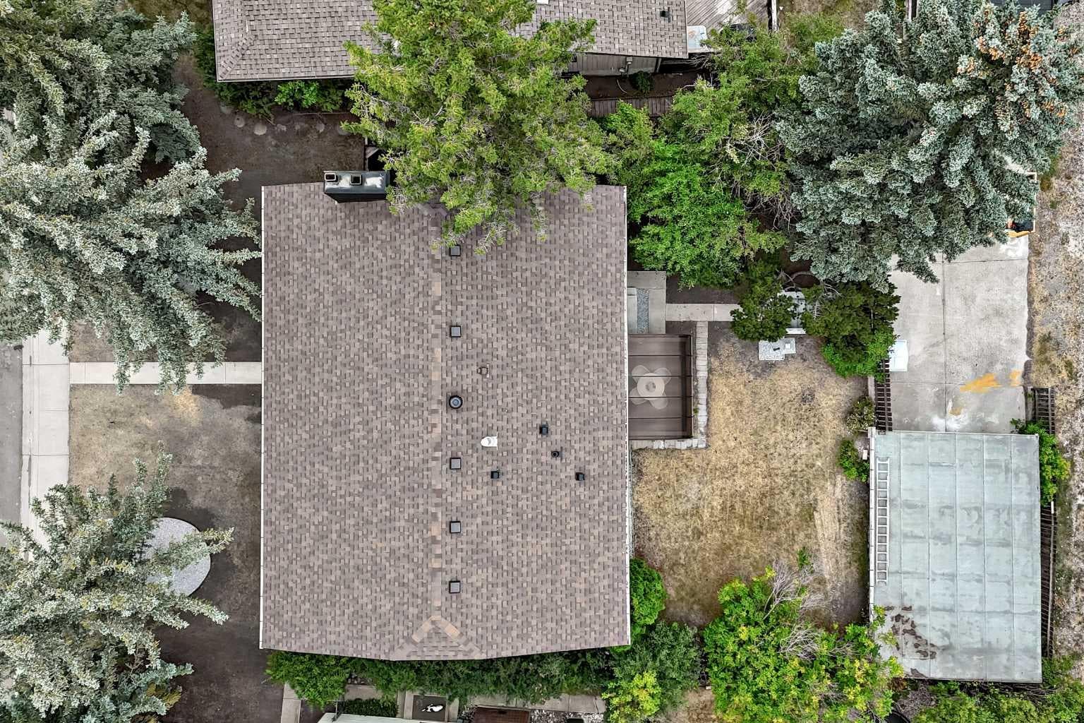 307 Silverthorn Way NW