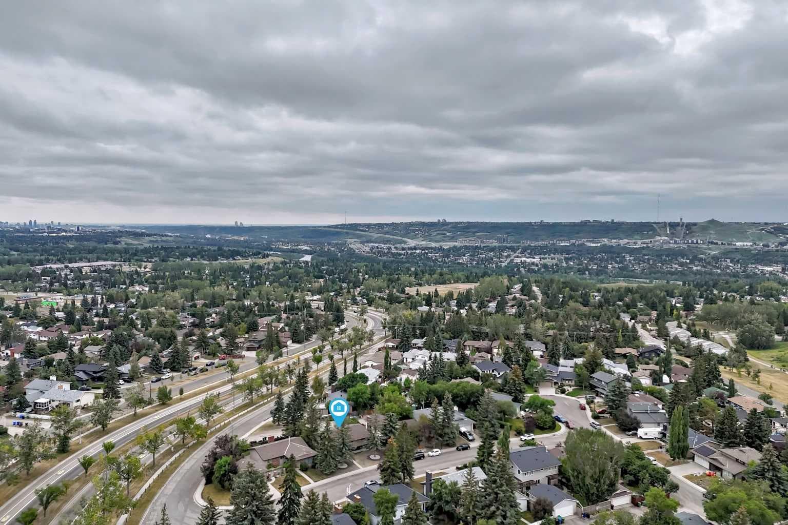 307 Silverthorn Way NW