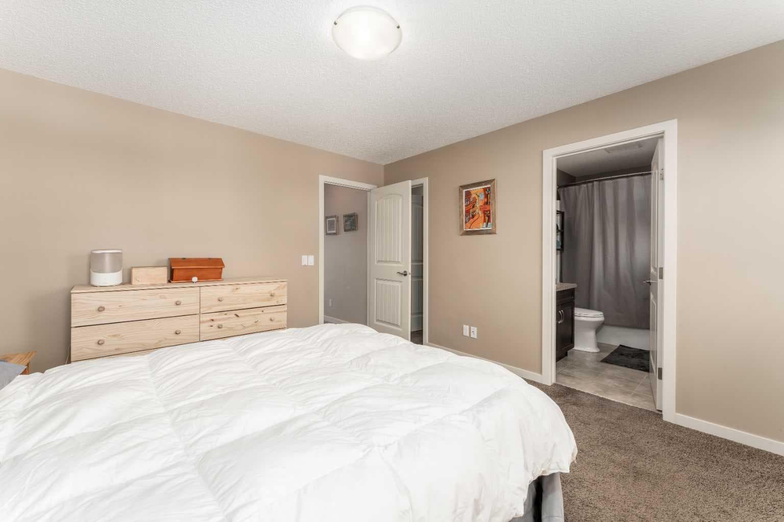 562 River Heights Crescent 