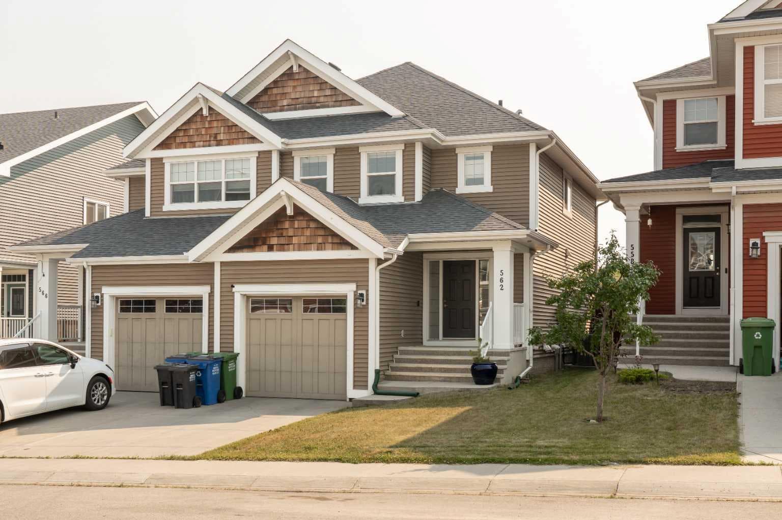 562 River Heights Crescent 