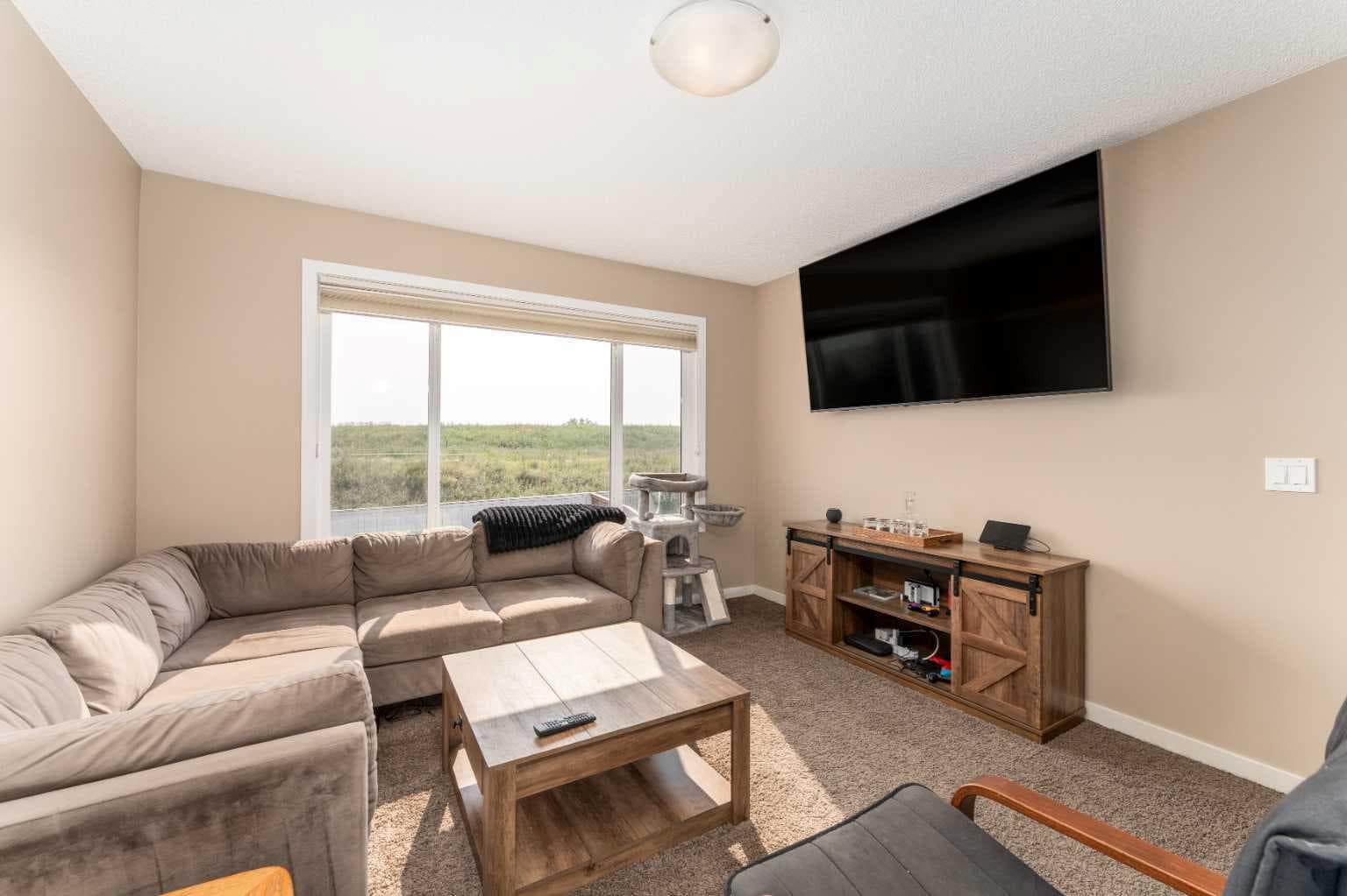 562 River Heights Crescent 