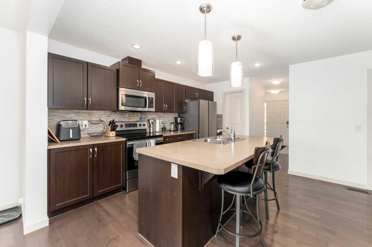 562 River Heights Crescent 