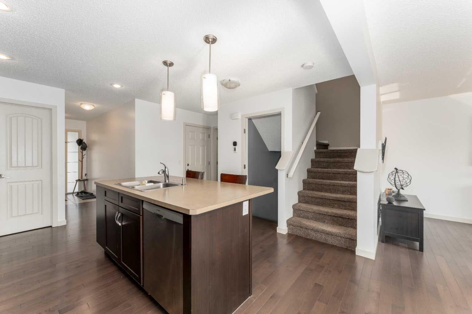 562 River Heights Crescent 
