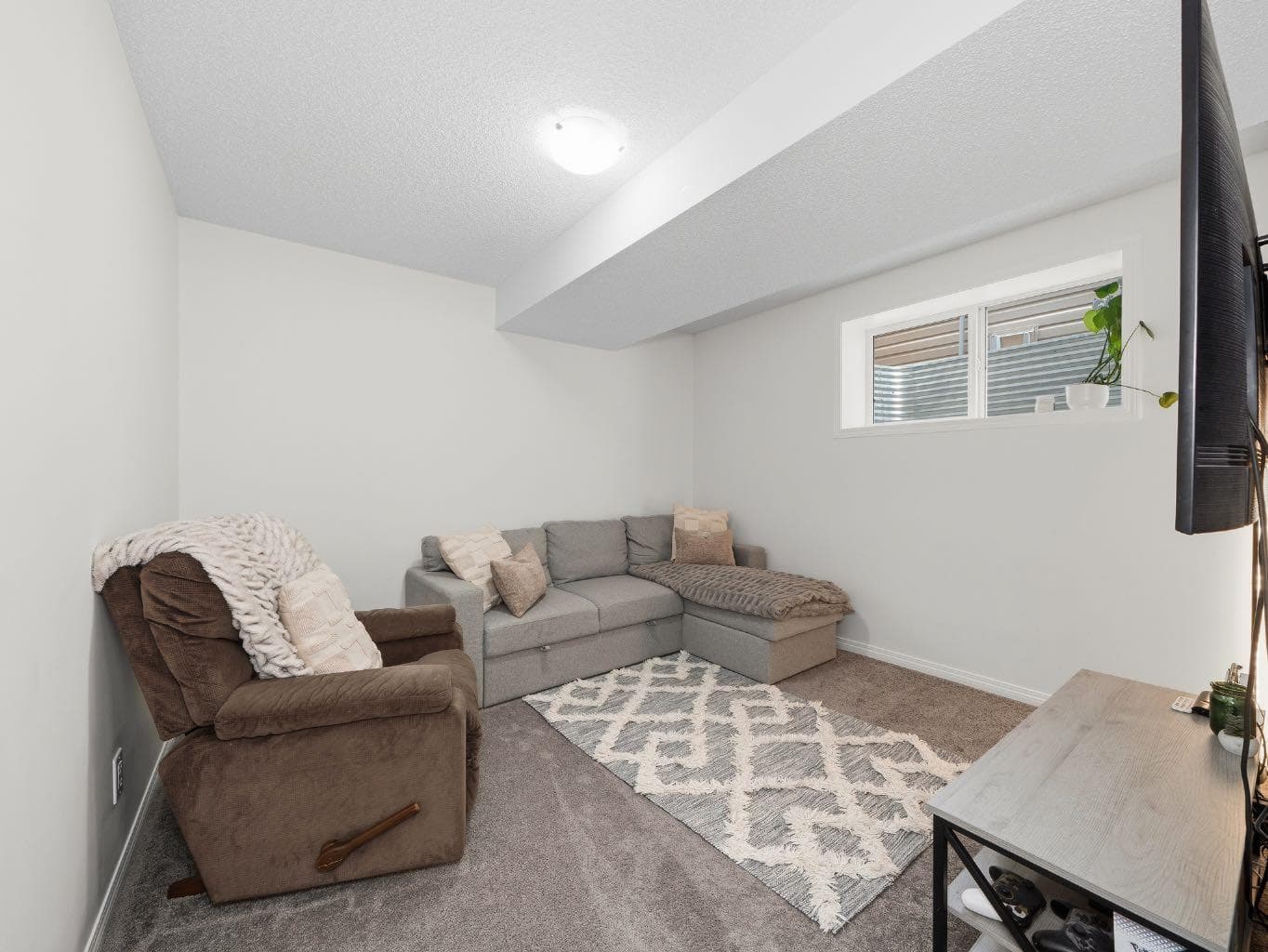 414 Windrow Common SW