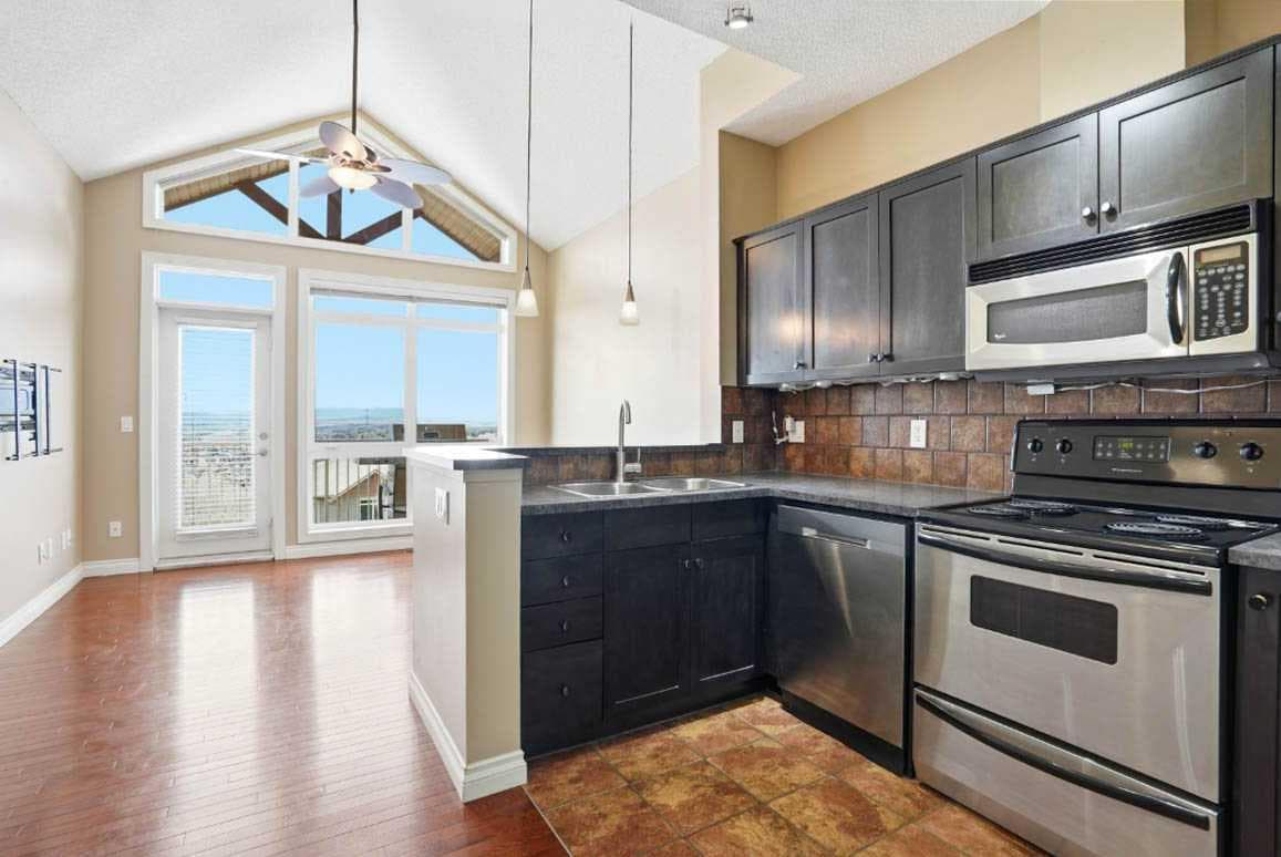 11, 148 Rockyledge View NW