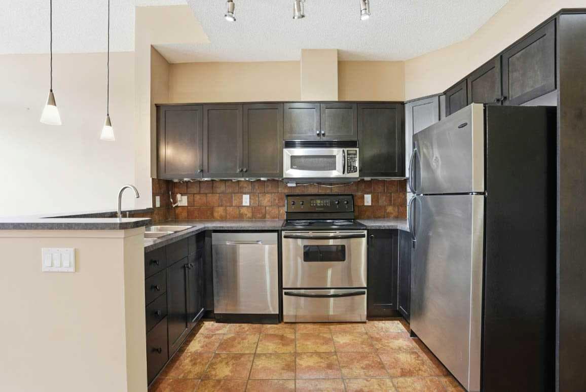 11, 148 Rockyledge View NW